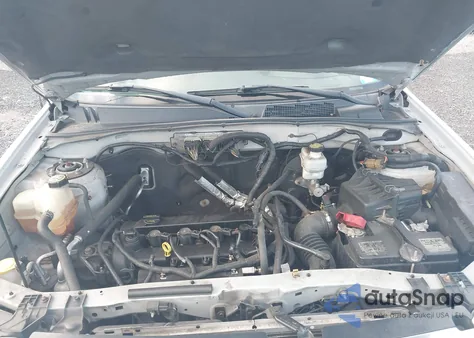 2010 Ford Escape Xlt z USA, uszkodzony, nr VIN 1FMCU0D79AKA78657